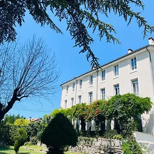 Les Glycines: Charming Studio In Historic Building Near City Center Apartment
